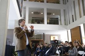 En cine destacan sus participaciones en johnny cien pesos (1993), la nominada al premio óscar, no (2012), como fernando karadima en el bosque de karadima (2015), como pablo neruda en neruda (2016), en una mujer fantástica (2017), ganadora del premio óscar a mejor película de habla no inglesa, y en los dos papas (2019). Caso Karadima Wikipedia La Enciclopedia Libre