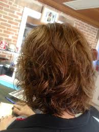 Waves Warm Hair Waves Are Fun Hair Style With Warm Brown Tones And Great Wave Coiffure Maquillage Coiffure Maquillage