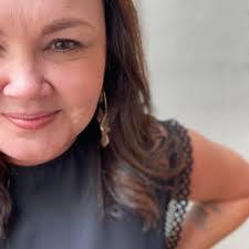 Lori Calloway's Instagram, Twitter & Facebook