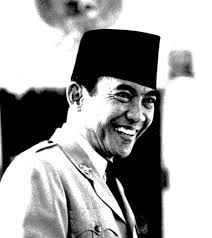 Kiai haji abdul wahid hasjim adalah pahlawan nasional, salah seorang anggota bpupki dan perumus pancasila. Tokoh Perumus Dasar Negara Donisaurus