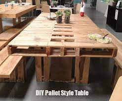 Recycler quelques palettes de bois permet d'allier économie et écologie. Table En Palette 25 Idees Pour Fabriquer Votre Propre Table En Bois Table Palette Meuble Palette Table A Manger Palette