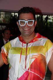 His birthday, what he did before fame, his family life, fun trivia facts, popularity rankings, and more. Evandro Santo Wikiwand