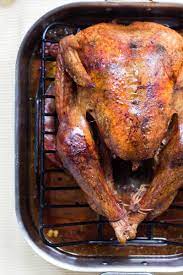 Ganzes hähnchen / poularde aus dem ofen und ein paar kartoffeln dazu, eins meiner liebsten gerichte für das wochenende. Brathuhn Im Ofen Zubereiten Wie Lange Braucht Ein Hahnchen Im Backofen Kuchenfinder