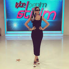 Şilan makal 2015 yılında sunuculuğunu öykü serter'in. Silan Makal Photos Facebook