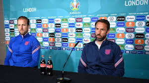 Moi je rapproche les bouteilles de coca, je rapproche la bouteille d'heineken. Southgate Evaluates In On Ronaldo S Coke Snub Qlur