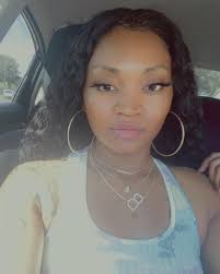 Bianca Dickens's Instagram, Twitter & Facebook