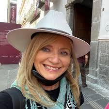 Stephanie Lucas (@the_life_visual)