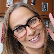 Lisa Ambrose's Instagram, Twitter & Facebook