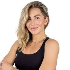 Marissa Schrader's Instagram, Twitter & Facebook