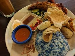 :d 1 batang kulit kayu manis 2 bunga lawang 2 biji buah pelaga Nasi Kerabu With Fish Picture Of Makan Time Petaling Jaya Tripadvisor