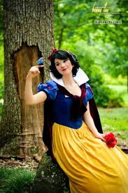 J'aime bien la créativité des patrons simplicity. Best Cosplay Ever This Week 11 12 12 Comicsalliance Comic Book Culture News Humor Comme Diy Snow White Costume Snow White Cosplay Snow White Costume