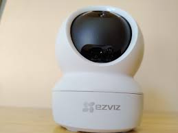 Cara menggunakan kamera cctv spc agar bisa dipantau dari smartphone melalui interrnet dari jarak jauh. Ezviz C6n Kamera Cctv Indoor Canggih Murah Mudah Dipasang