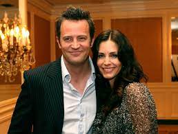 As of 2021, matthew perry's net worth is approximately $120 million. Friends Star Matthew Perry Verlobt Ist Das Courteney Cox