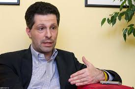 From 1990 to 1995 he studied political science, law and political science at the eotvos lorand university, budapest; Torok Gabor Schiffer Szemelyes Mozgasteret Tagitja Tavozasaval