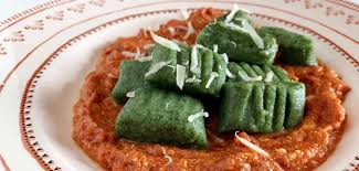 Mescola bene finché la ricotta sarà sciolta tutta. Gnocchi Di Spinaci Con Pomodoro E Ricotta Ecco La Ricetta Per Realizzarli
