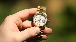 Press the winding crown toward the watch a second time while simultaneously twisting the crown in a clockwise direction. How To Wind A Rolex Watch How To Set A Rolex Crown Caliber