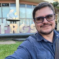 Conjunto console e revisteiros/porta-trecos Apollo/Verona monocromático.  Também tenho as telas dianteiras dos falantes. Também serve no Escort.  Interessou? Chama no PV. Negocio preços para peças separadas.