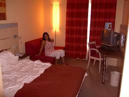 Willkommen bei ihrer jungen, frischen hotelmarke. Amazing Red Room Picture Of Holiday Inn Express Frankfurt Messe Tripadvisor