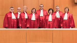 Das bundesverfassungsgericht besteht aus zwei senaten mit je acht richtern. Ausschluss Von Peter Muller Vom Bverfg Verfahren Zur Sterbehilfe Recht Haufe