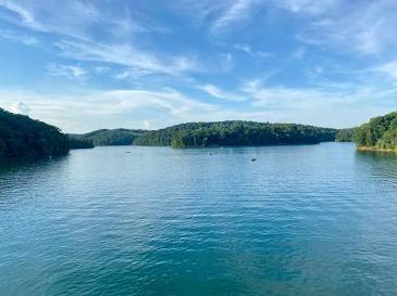 Pristine waters and rolling shorelines along East Tennessee's lake country., AI generated