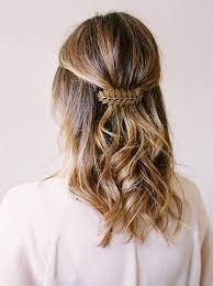 The Easiest 5 Second Hairstyle Short Wedding Hair Medium Hair Styles Business Hairstyles
