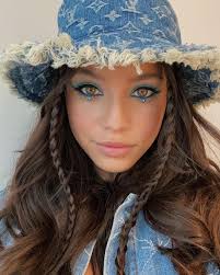 💙 #WCW Conversamos con la 🇦🇷 Emilia que la está rompiendo con su nuevo  tema “Como Si No Importara' junto a DUKI. 💥 Chequéate la entrevista aquí:  https://bit.ly/3Bud7zE