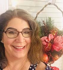 Elizabeth Clary's Instagram, Twitter & Facebook