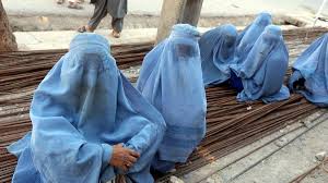 Frauen, die des ehebruchs beschuldigt wurden, wurden öffentlich zu tode gesteinigt. Logo Die Geschichte Afghanistans Zdftivi