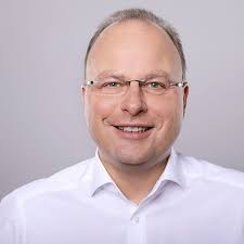 Umso wichtiger ist es, dass wir integer handeln und uns an die hohen ethischen standards halten, die sich im verhaltenskodex der deutschen bank widerspiegeln. Mein Team Deutsche Bank Geschaftskunden