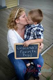 Birthday Ideas For Grandma From Grandkids Grandma Grandson Photo Idea Chalkboard Kiss Grandkids Photography Grandparent Photo Grandparents Photography