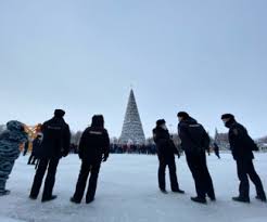 Традицию, начатую петербуржцами, поддержали в челябинске. Oyfbjjyb9ykypm