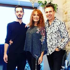 You can see the latest music videos, movies, tv shows, funny, extreme. De Ce Au Divortat Anca Turcasiu Si Cristian Georgescu Divahair Ro Cum A Inceput Povestea Lor De Iubire