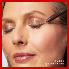 Experience Laura Sahar's intimate moments