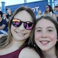 Stephanie Kienzle's Instagram, Twitter & Facebook