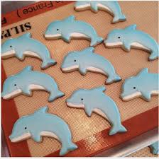 Pin By Jessie Edwards On Decorated Cookies Fish Cookies Sugar Cookies Decorated Dolphin Birthday Cakes