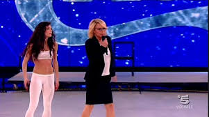 Maria de filippi ha invitato la sua ex allieva, nonché ex ballerina professionista, ma anche ex conduttrice, per congratularsi con lei per il lieto evento. Amici Casting Dal 29 Ottobre Su Real Time Prima Puntata Marida Caterini Tv Intrattenimento Informazione Talk Show
