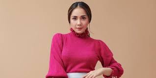 Join facebook to connect with nagita slavina and others you may know. Lebih Sensitif Begini Curhatan Nagita Slavina Soal Kehamilan Anak Keduanya Merdeka Com