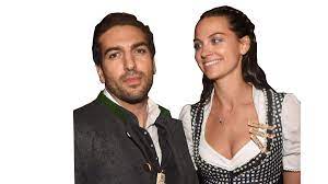 Das gute aussehen liegt wohl in seiner familie, denn auch seine beiden brüder sind richtig. Elyas M Barek Von Freundin Getrennt Boulevard