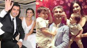 Amerika'da 6 sene kalmıştır ve ailesini ziyarete geldiği dönemde, dönüşü 11 eylül 2011 olmuştur. Necati Sasmaz Dan Evliliginde Kriz Yasandigi Iddiasina Yanit Magazin Haberleri Sipsak Haberleri