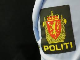 Fører blir anmeldt for kjøring uten gyldig førerkort og bilen tauet. Oslo Politidistrikt Home Facebook