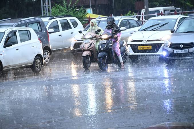 Mp Weather:प्रदेश में मानसून की विदाई के साथ बारिश का दौर, 15 जिलों में  गिरा पानी, तवा डैम के 5 गेट खोले गए - Mp Weather: With The Departure Of  Monsoon In The State, Rain Started, Water Fell In 15 Districts, 5 Gates Of  T - Amar Ujala Hindi News Live