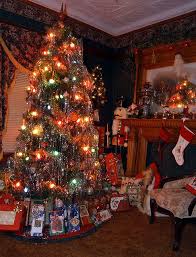 Christmas In Blogland Vintage Christmas Tree Decorations Old Fashion Christmas Tree Vintage Christmas