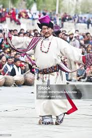 Man In Traditional Tibetan Clothes ...