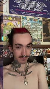 Kris Grant's Instagram, Twitter & Facebook