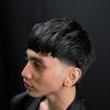 Jefri nichol belakangan ini tampil dengan gaya rambut mullet yakni potongan depan yang pendek dan bagian belakang panjang. 1