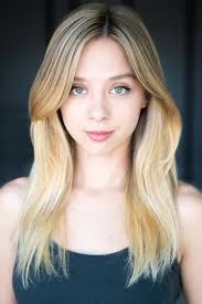 Anna Lore's Instagram, Twitter & Facebook