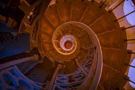 A mystery of over 130 years and attracting around 250,000 visitors every year. The Truth Behind The Loretto Chapel Staircase Sandoff