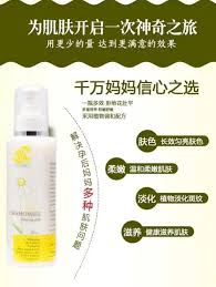 为肌肤开启一次神奇之旅 用更少的量达到更满意的效果千万妈妈信心之选 一瓶多效拒绝花肚平多重营养防舒缓采用植物调和配方