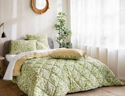 Une couette 220x240 sera parfaite pour un couple, tandis qu'un modèle de 180x200 fera une couette 1 personne idéale. Couette Ete Et Couette Hiver Chaudes Et Temperees Linvosges