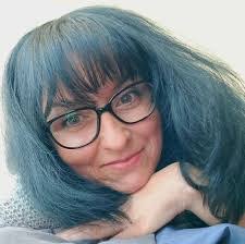 Glenda Gibbons's Instagram, Twitter & Facebook